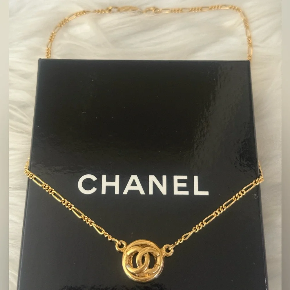 CHANEL 1983 CC Medallion-Pendant Necklace - Picture 3 of 11